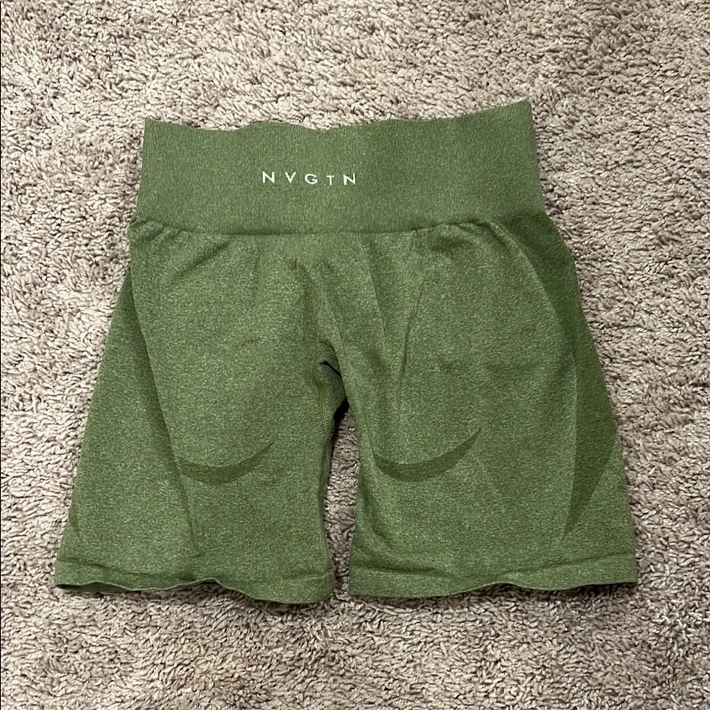 NVGTN Green Bike Shorts Elastic Waistband Mid-Thigh